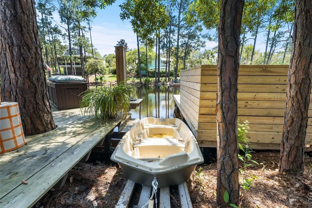 Simply Seagrove 2 Bedroom Home by Redawning