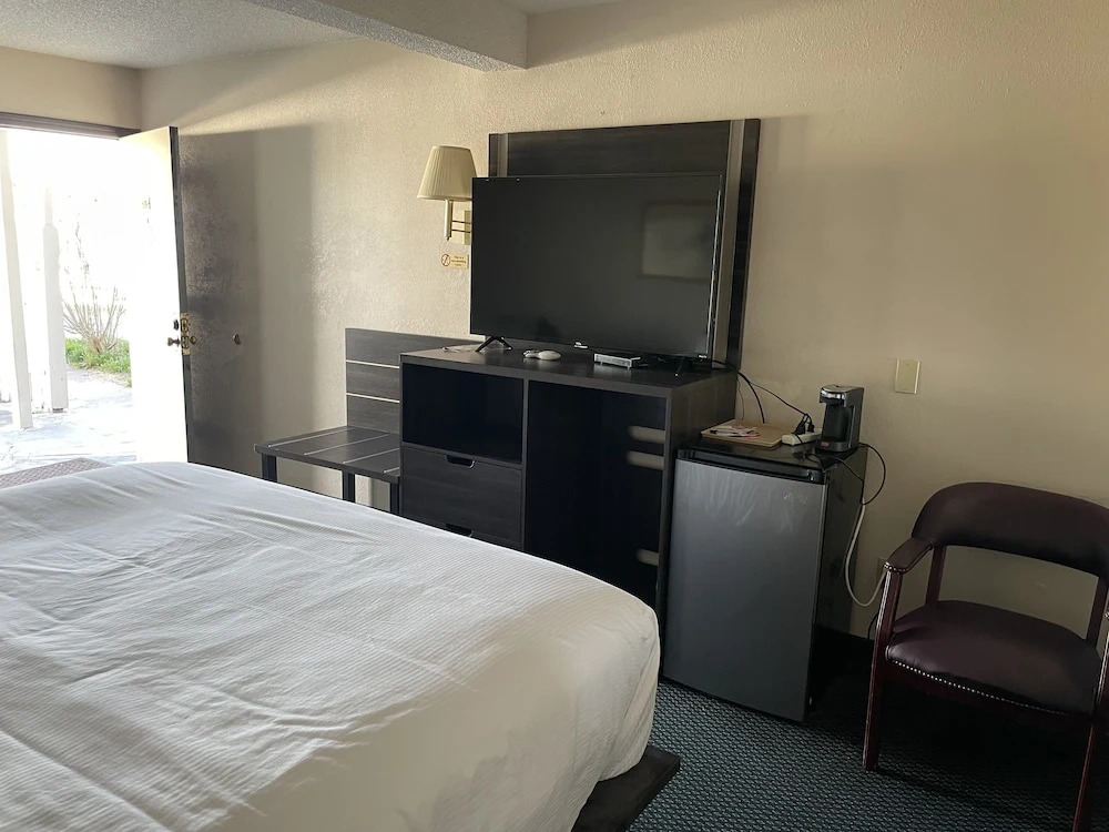 Landmark Inn