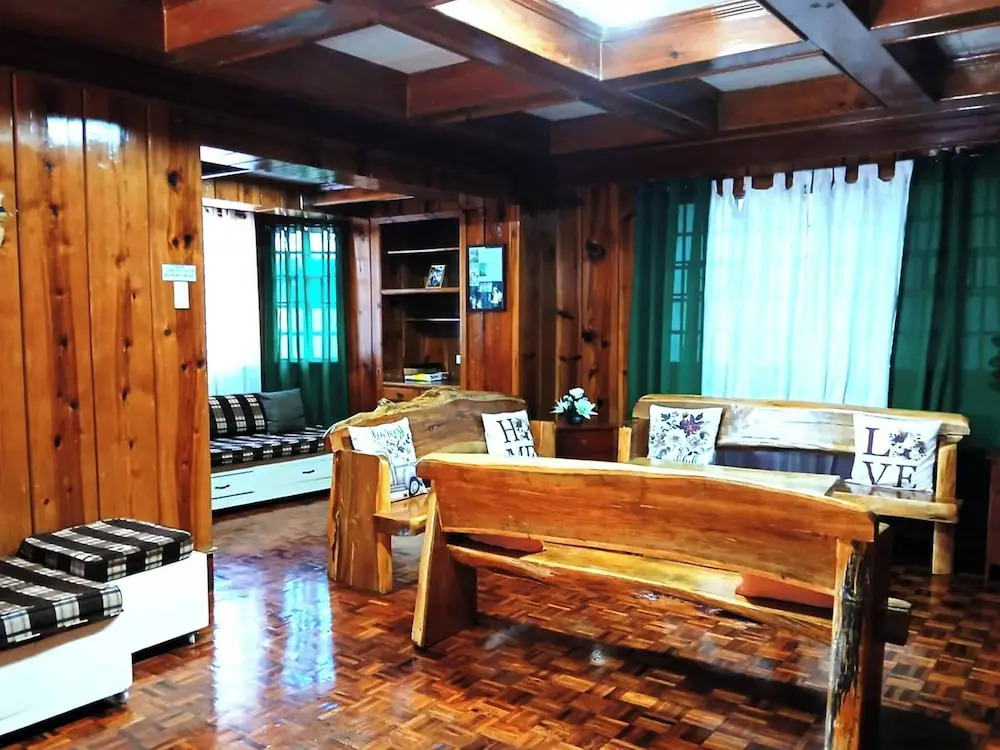 3 Bedroom House in the Heart of Baguio With Garage