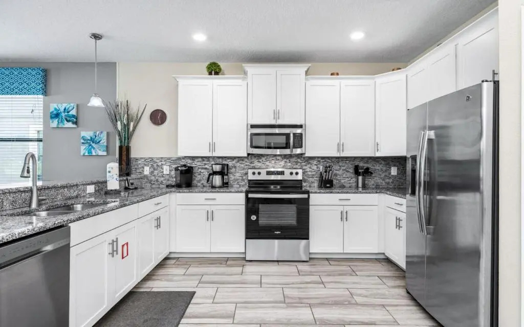 Large Jewel 8 BED House FREE Water Park