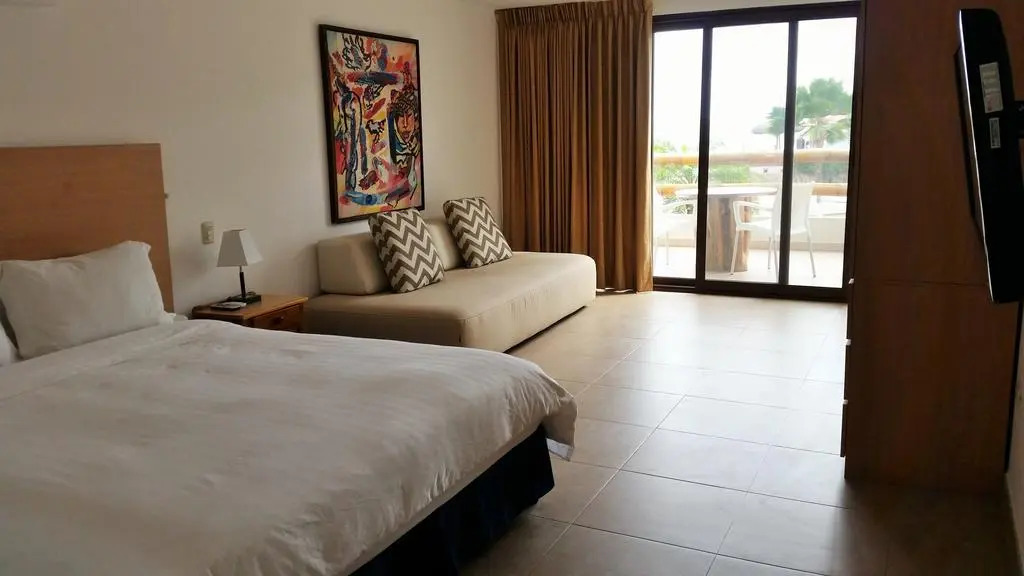 Baja Montañita Beach Resort