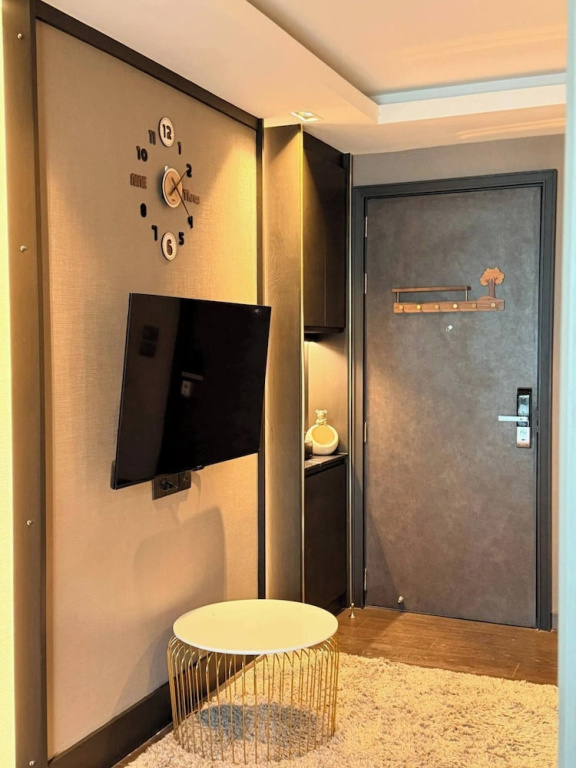 Room-luxury Condo, Chaing Mai Night Baza