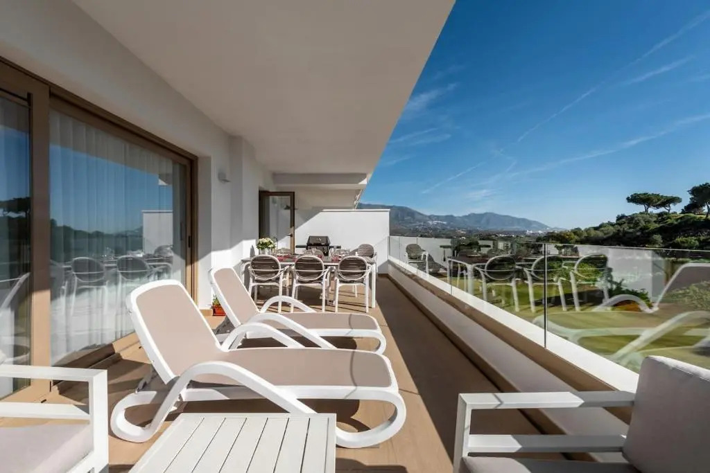 3BR Luxury Frontline Golf Elegant Corner apartment