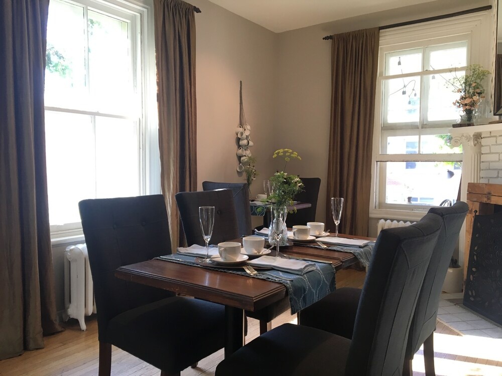 La Maison de Ville - bed & bistro