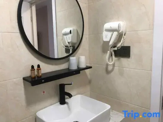 Jingjiang Yishe Hotel