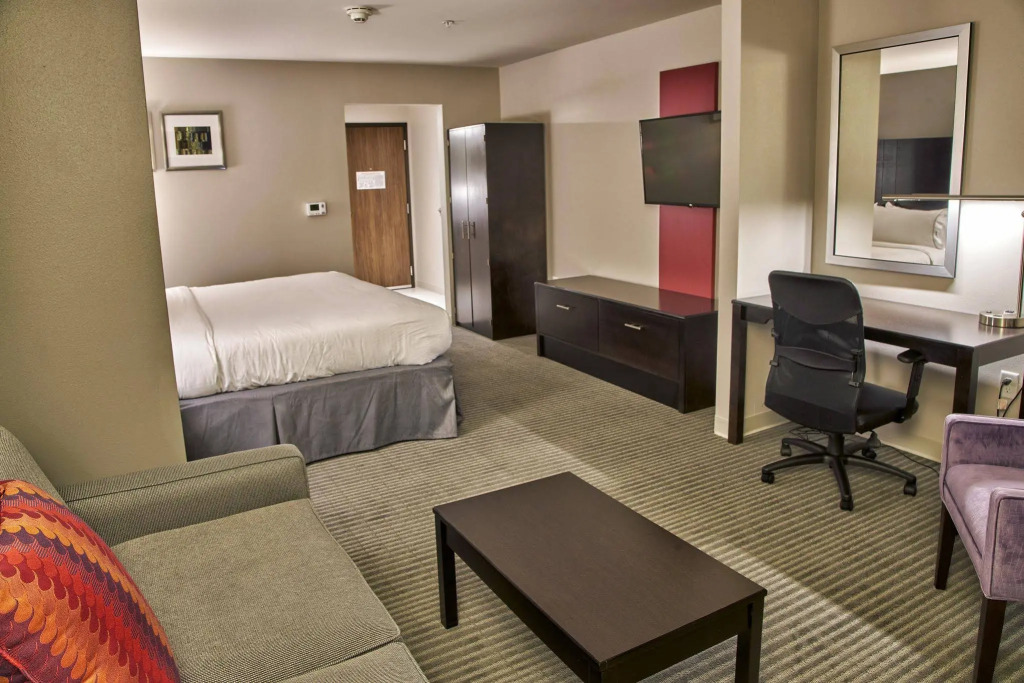 Holiday Inn Express & Suites Tulsa NE - Claremore by IHG