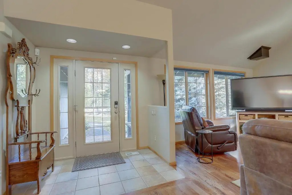 13 Ollalie-Great Yard-3BR/3BA