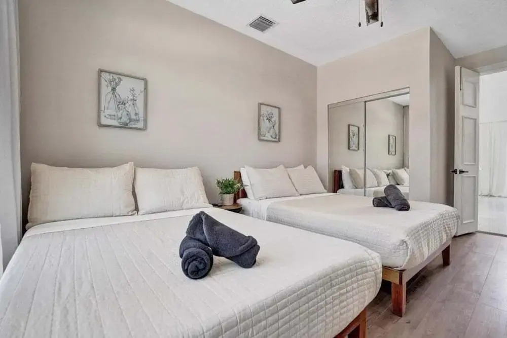 6br Elegant Hollywood Lakes Mansion W/ Pool & Spa 6 Bedroom Home
