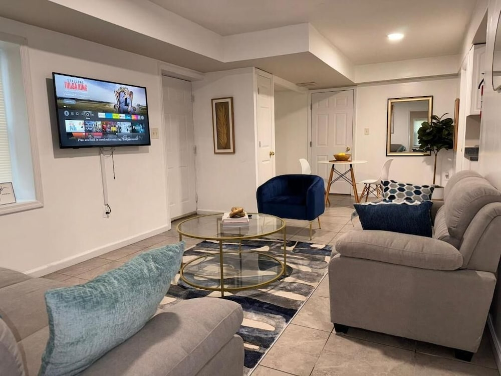 Modern Quiet Suite