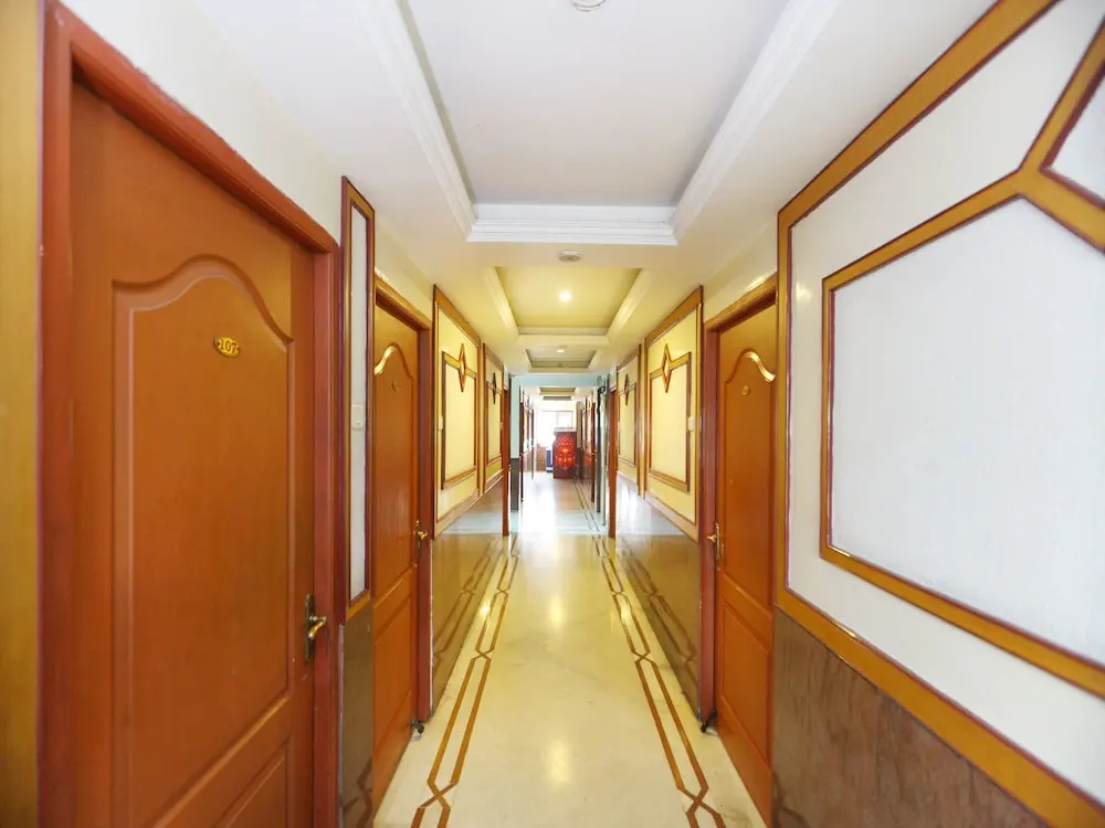 Oyo 15097 Hotel Sathyam