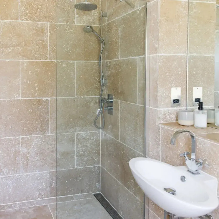 Secluded Barn Style Home With hot tub - Sleeps 12