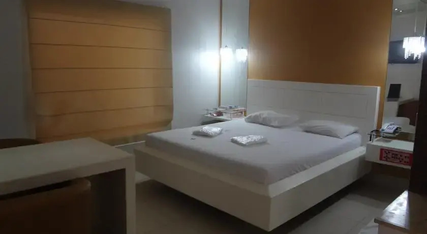 Motel Alibi (Adult Only)
