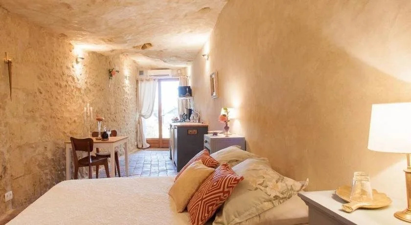 Amboise Troglodyte