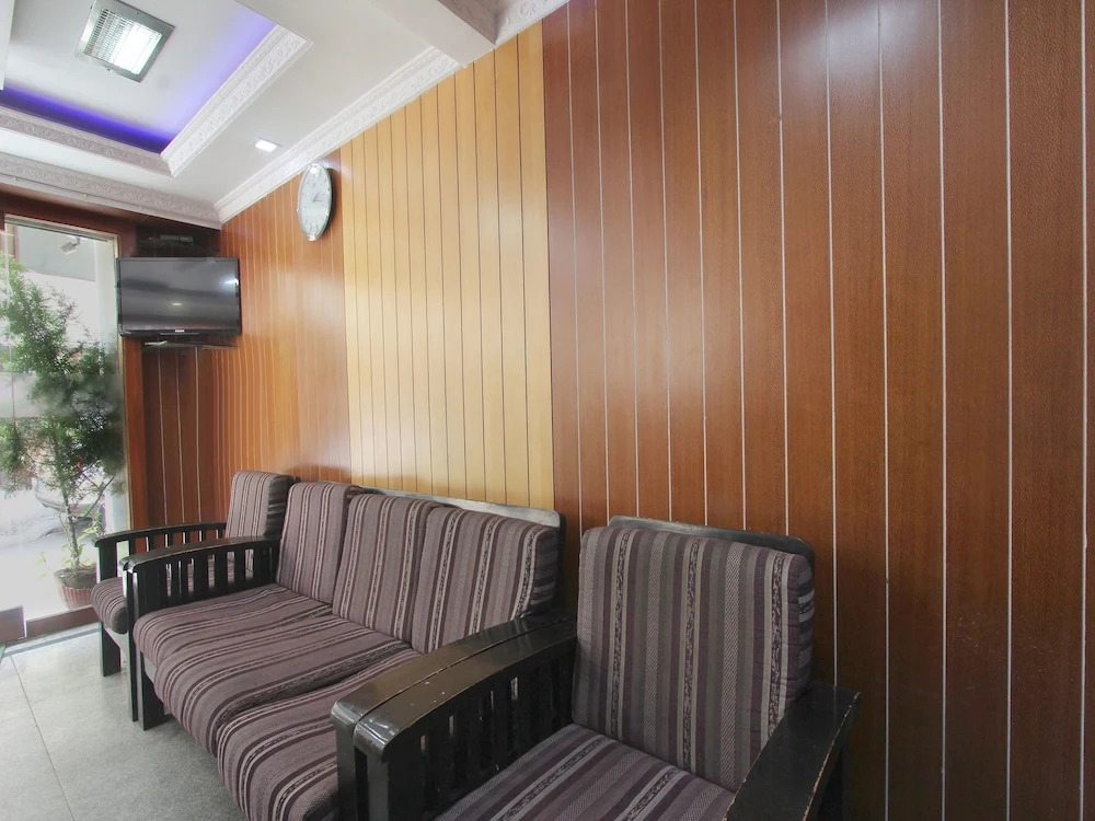 OYO 15926 New Golden Residency
