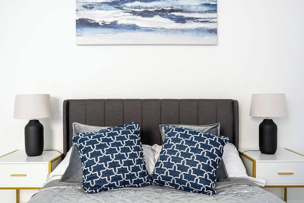 2 Bed Stylish Central Rochester Apartment Sleeps 4 Netflix Work Space