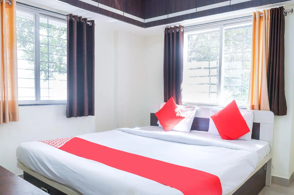 The Guest House by OYO Rooms