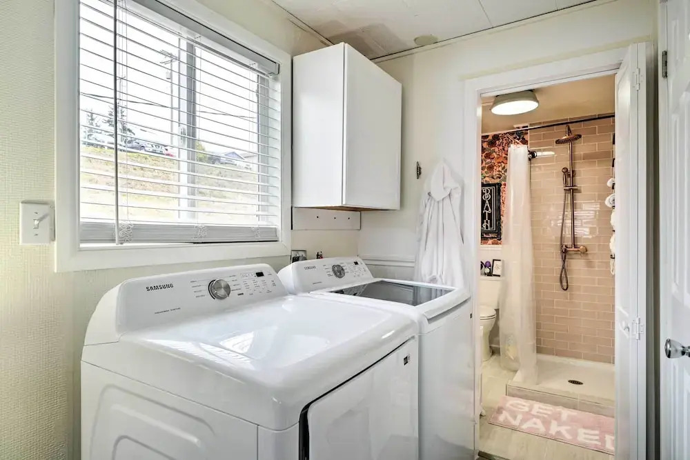 Portland Floating Home Getaway w/ Sauna