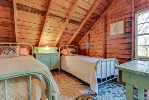Historic Home with Large Deck, Free WiFi, Washer/Dryer - Near Beach and Downtown