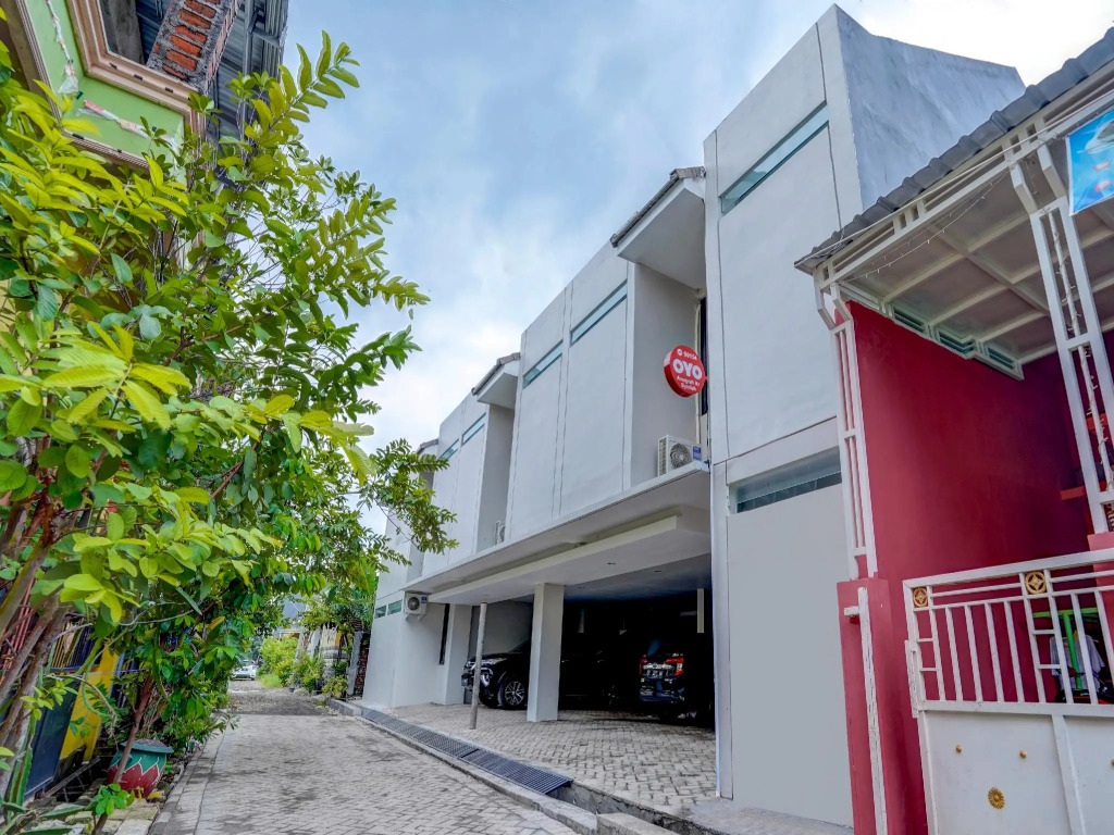 RedDoorz Syariah near Bypass Krian