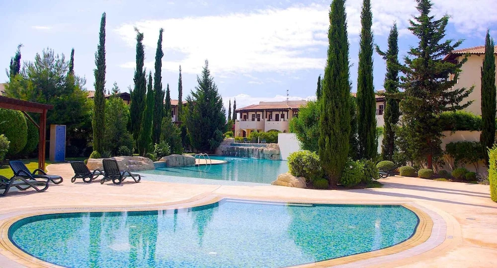 Charming 2 bedroom apartment 'DC11' - with communal pool and resort facilities, Helios Heights village on Aphrodite Hills Resort
