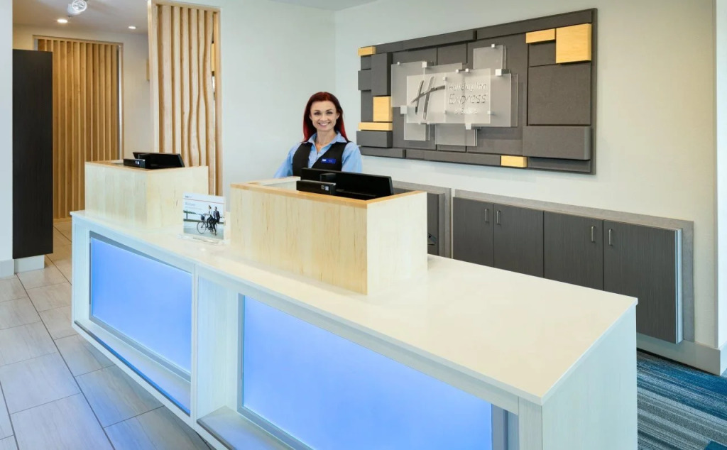 Holiday Inn Express & Suites - Medford by IHG