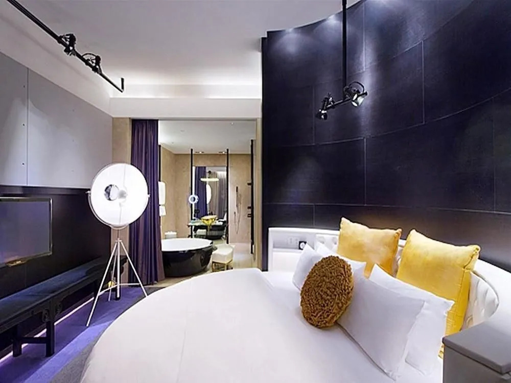 Cineaste Garden Hotel