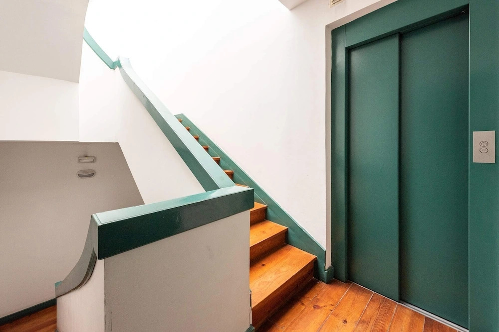 Rustic-style Apt Near Bairro Alto