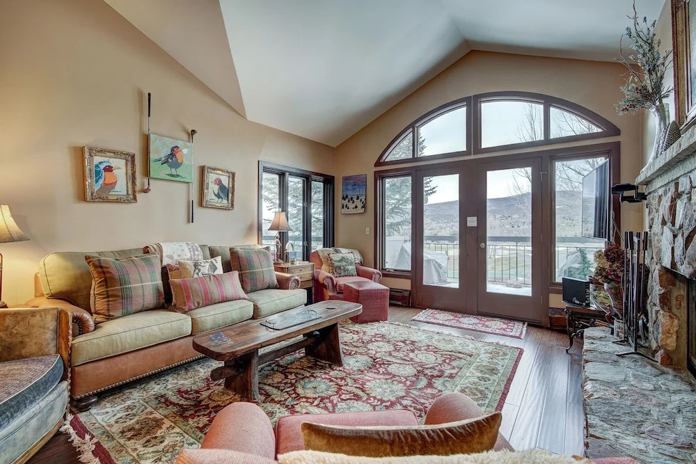 2br Condo In Arrowhead Village - 5 Minute Walk To Chairlift, Mountain Views! 2 Bedroom Condo by RedAwning
