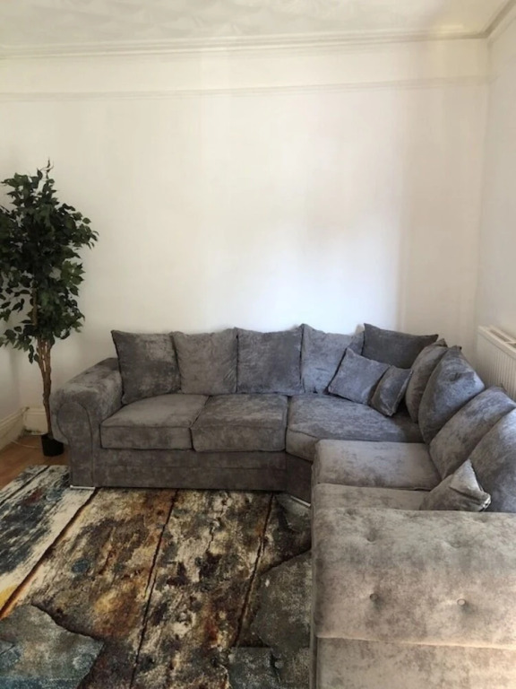 Lovely 3-Bed House in Gillingham