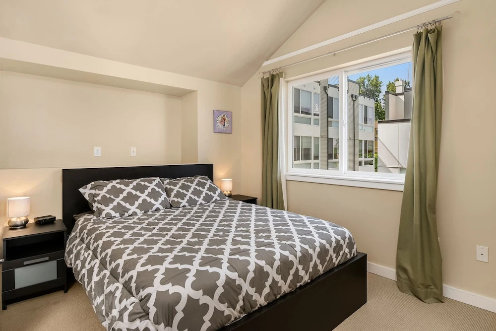 Seattle Vacation Home: Life's A Game