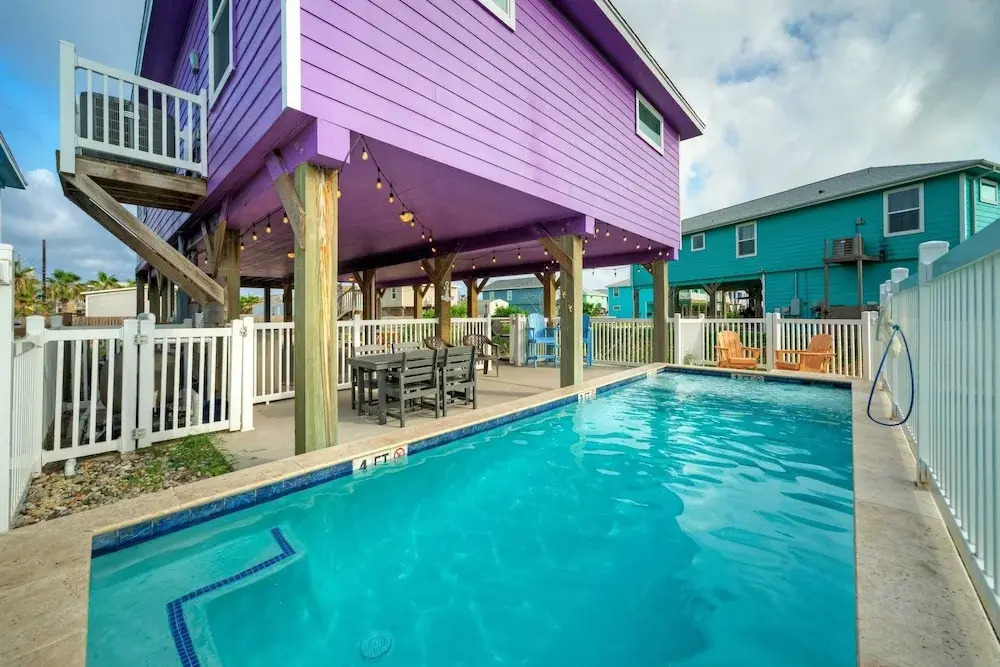 Purple Parrot by Avantstay Heated Pool, Beach Access & Central Port A Location