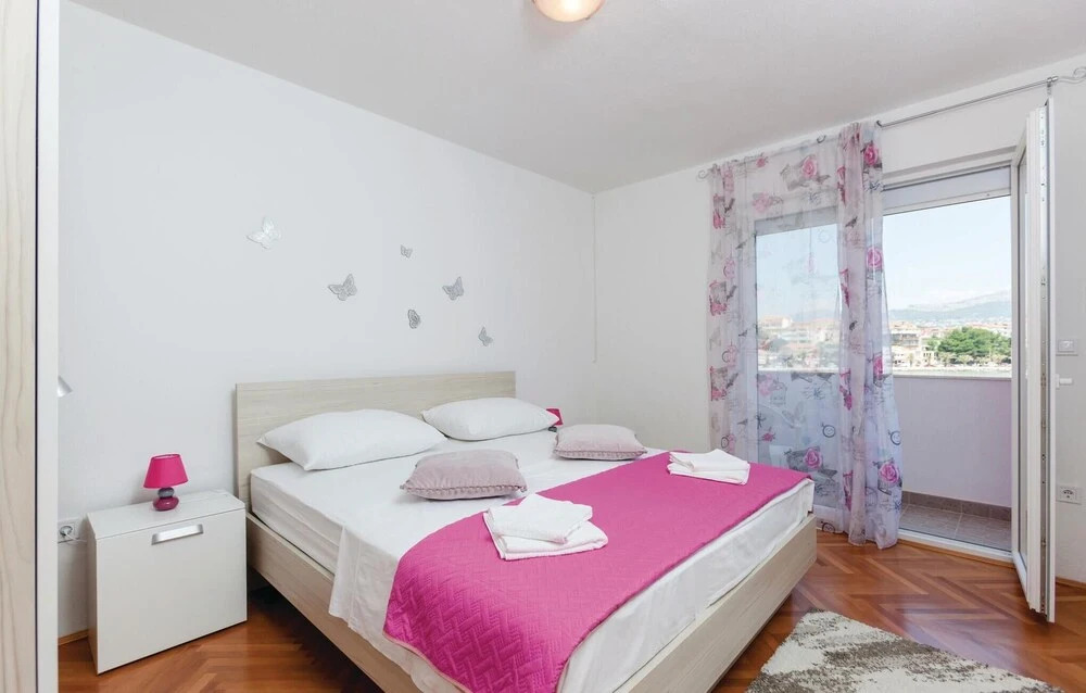 Four-Bedroom Holiday Home In Stobrec