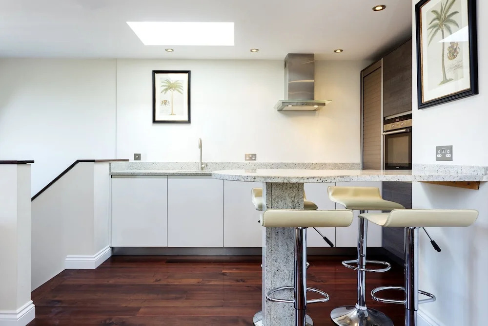 Veeve - Abbey Apartment