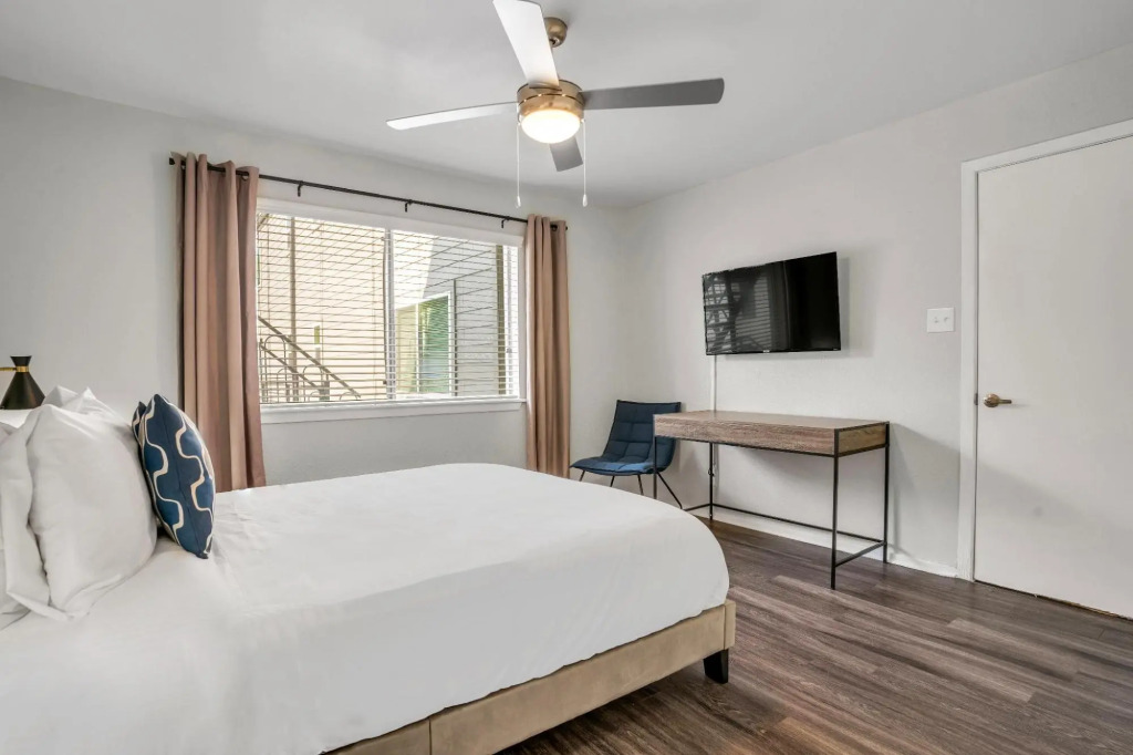 West University- 2BR- Parking- WiFi