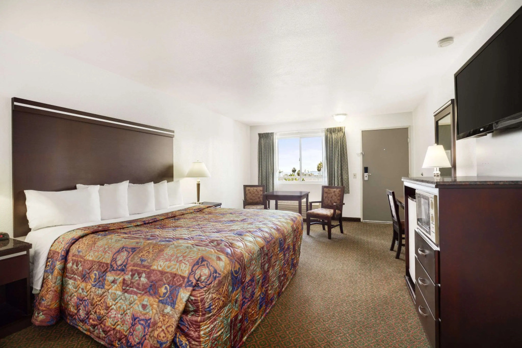 Days Inn by Wyndham Oceanside