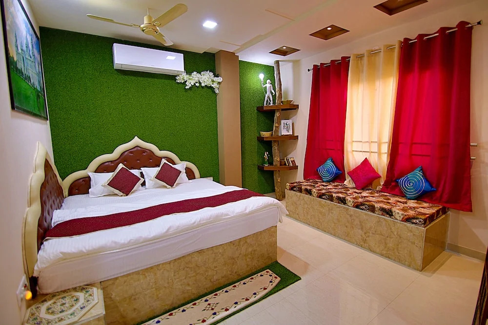The Hideout Agra Garden Homestay - Near Taj Mahal