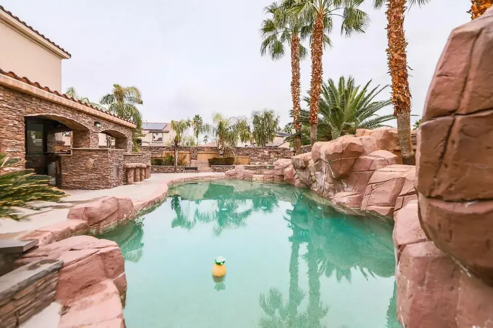 Luxury Estate 4bdrm Pool Spa Oasis Pets Welcome