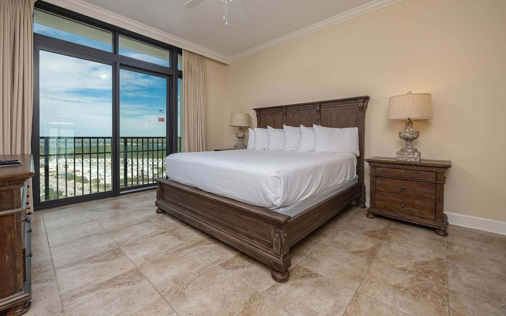 The Oasis 1801 Formerly Phoenix West Ii 1801 4 Bedroom Condo