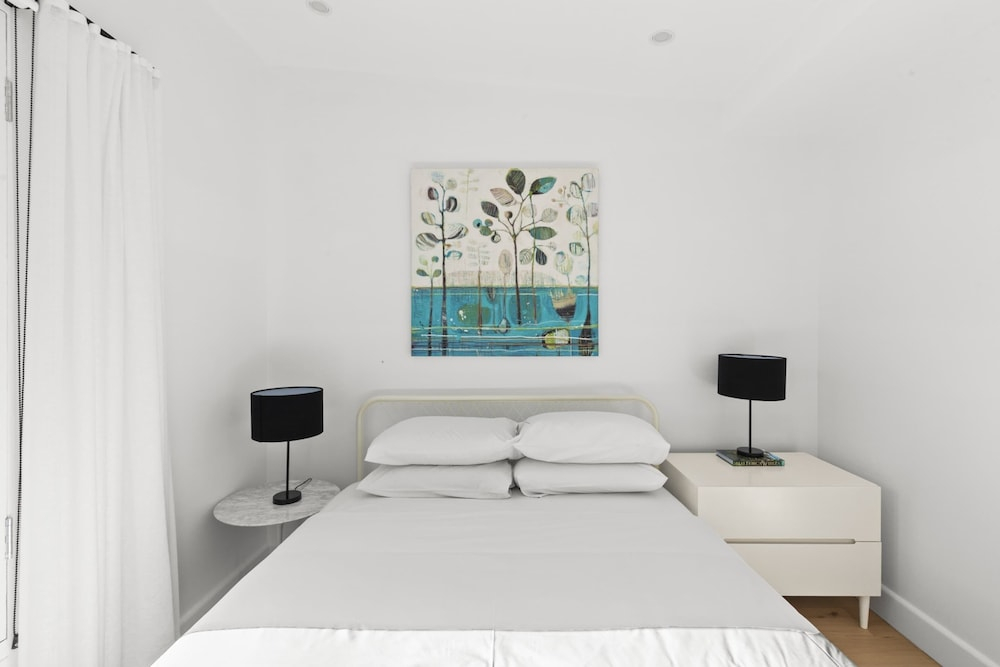 Bright 2 Bed House in Surry Hills