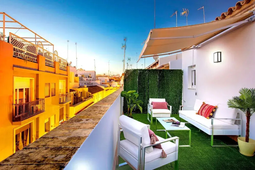 Private Terrace 5 min Walk to Cathedral 2Bd Apartment Galera II