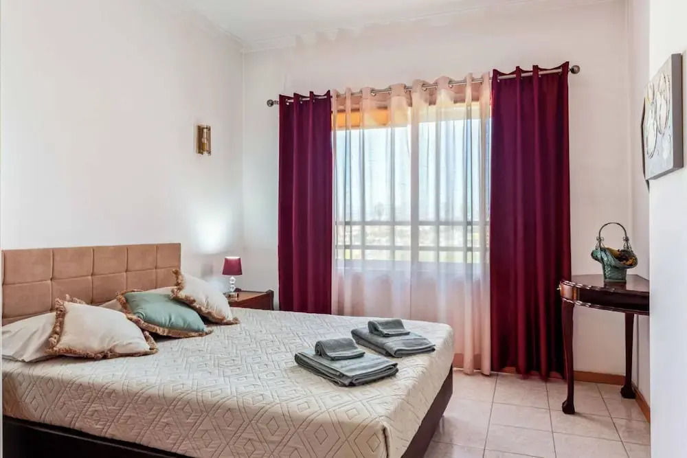 Near Beach - Family - Sleeps 4 - Wifi - Parking