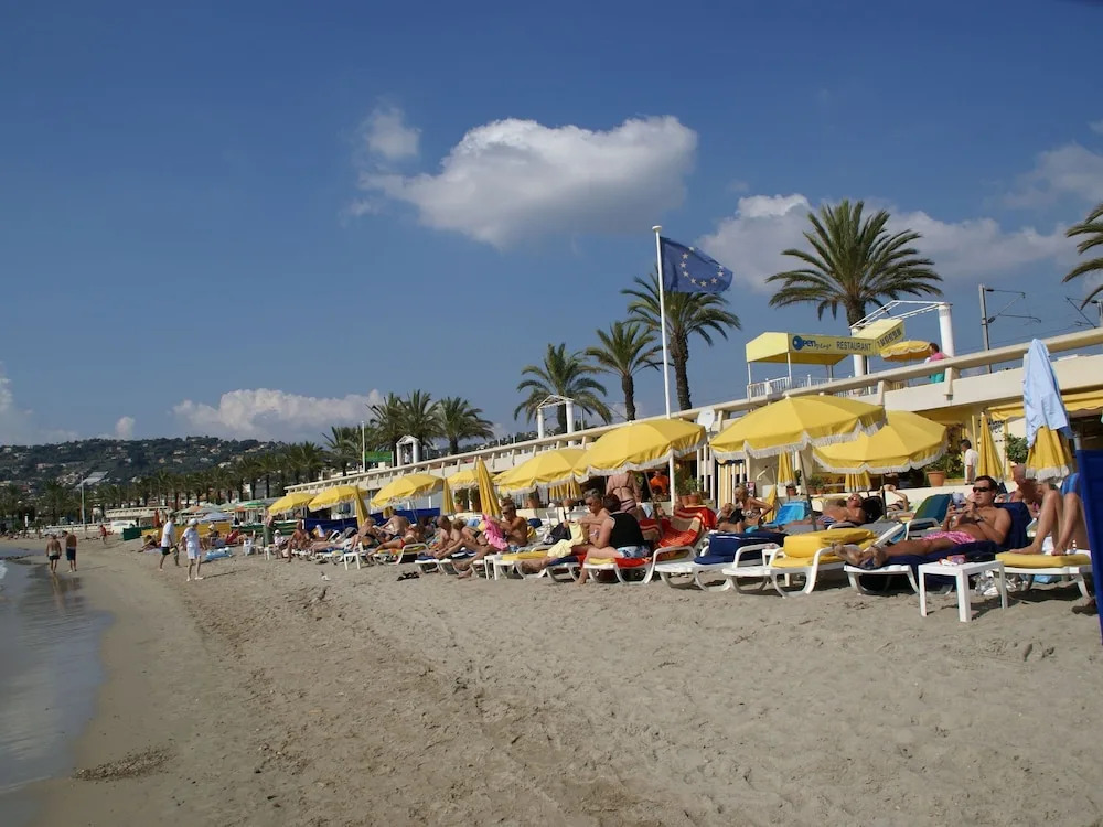 Studio 300 Meters Away From the Lively Beach of Golfe-juan