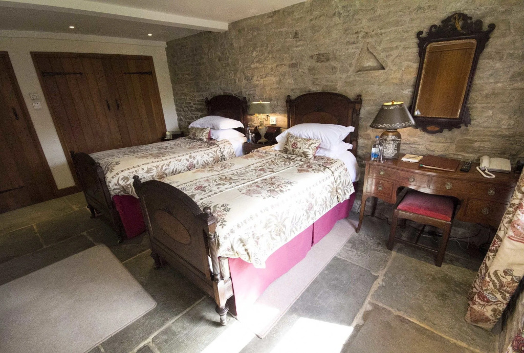 Old Downton Lodge