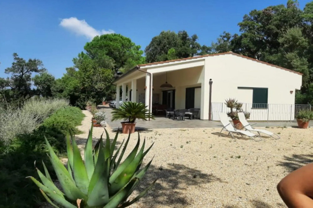 Villa Geko well furnished and immersed in a 4000 m2 park in Straccoligno-VILLA GEKO