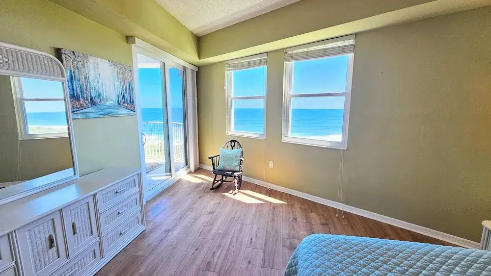 Surfclub Retreat 6th Floor Penthouse Corner! Wraparound Balcony! Ocean Views!