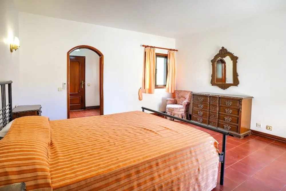 Villa in Vilamoura with Pool near Beach