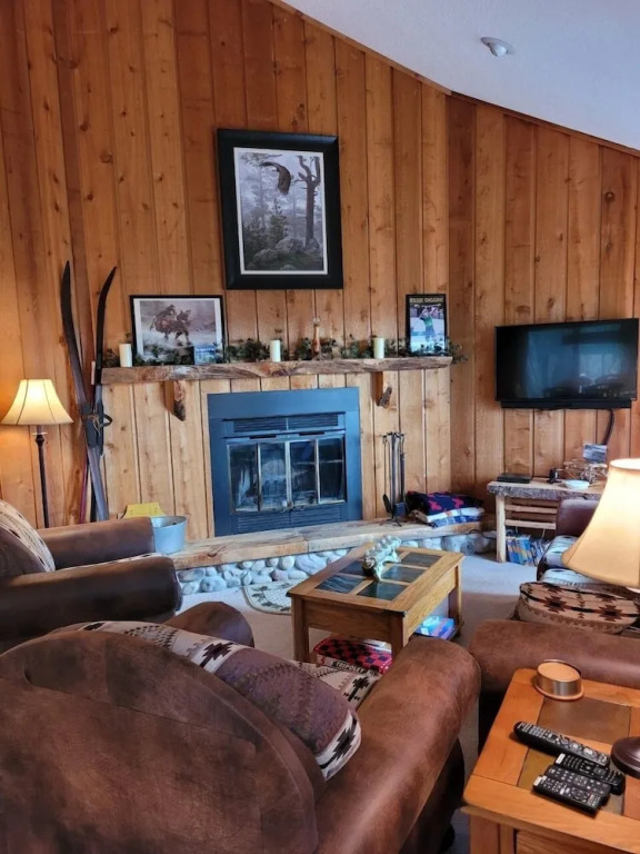 Cable Townhome #3 3 Bedroom Condo by RedAwning