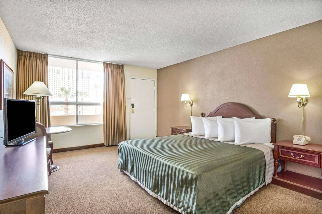 Travelodge Center Strip
