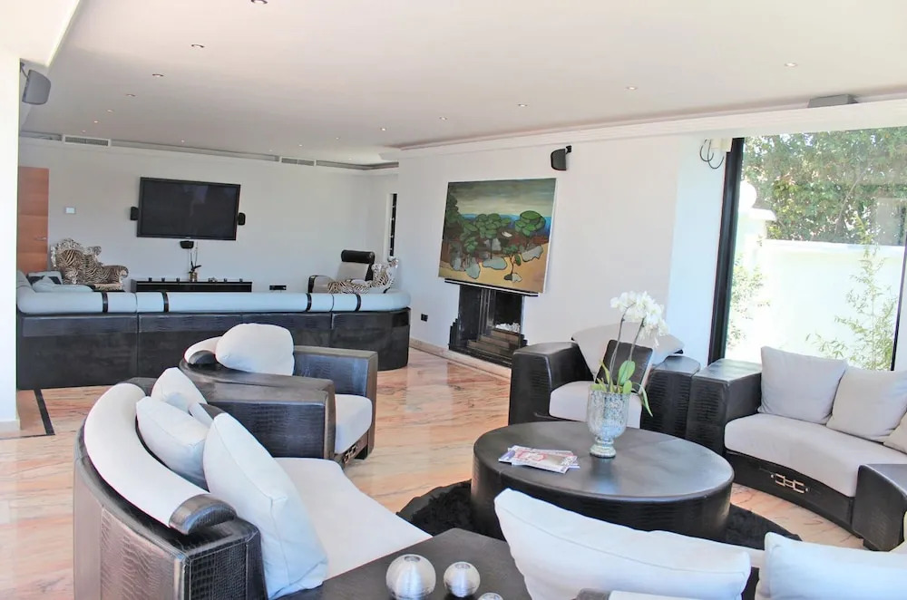 7 bedroom modern beachfront Villa, in Artola, Marbella, close Puerto Cabopino