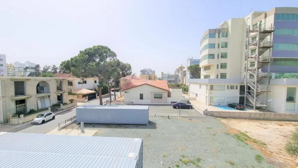 Comfy Rooms + Near SALT LAKE + 100MBit Internet + Shared Apartment